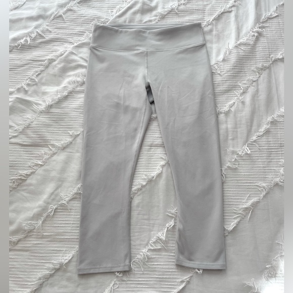 Fabletics White Cropped Leggings Size XS/Small - Picture 1 of 3